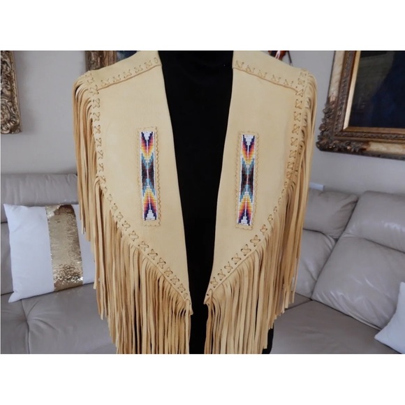 VTG.BEADED BUCKSKIN DEARSKIN NATIVE AMERICAN INDIAN CEREMONIAL MAIDEN STYLE VEST - Picture 2 of 11